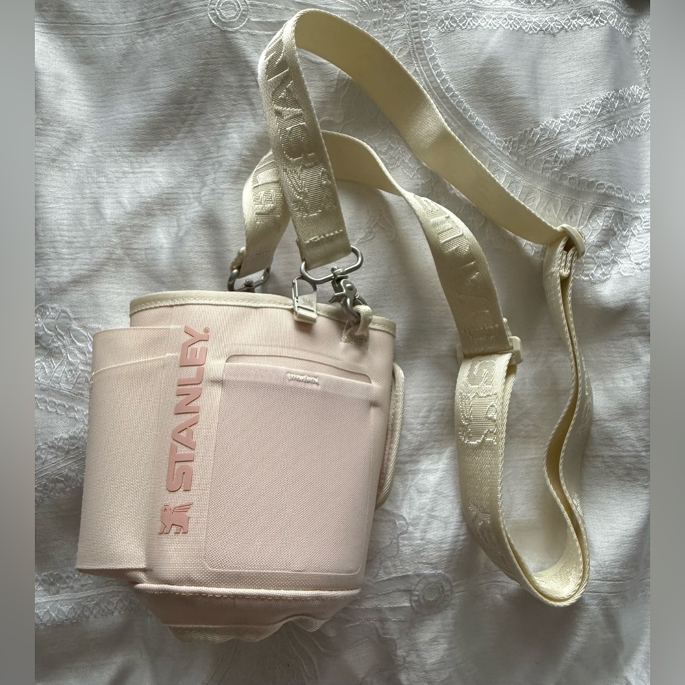 Stanley The All Day Quencher Carry-All shoulder strap cup holder - Rose Quartz - Picture 3 of 12